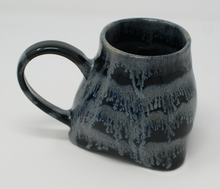 Załaduj obraz do przeglądarki galerii, Black and glacier blue mug
