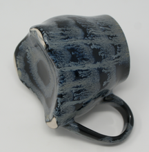 Załaduj obraz do przeglądarki galerii, Black and glacier blue mug