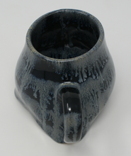 Załaduj obraz do przeglądarki galerii, Black and glacier blue mug