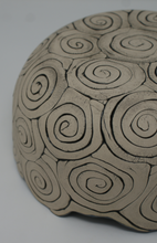 Załaduj obraz do przeglądarki galerii, Beautiful coiled bowl