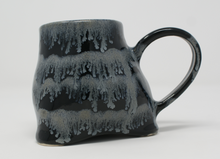 Załaduj obraz do przeglądarki galerii, Black and glacier blue mug