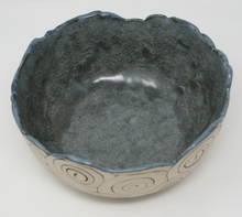 Załaduj obraz do przeglądarki galerii, Beautiful coiled bowl