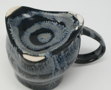 Załaduj obraz do przeglądarki galerii, Black and glacier blue mug