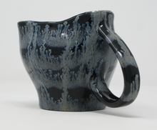 Załaduj obraz do przeglądarki galerii, Black and glacier blue mug
