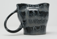 Załaduj obraz do przeglądarki galerii, Black and glacier blue mug