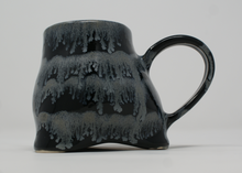 Załaduj obraz do przeglądarki galerii, Black and glacier blue mug
