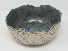 Załaduj obraz do przeglądarki galerii, Beautiful coiled bowl