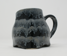 Załaduj obraz do przeglądarki galerii, Black and glacier blue mug