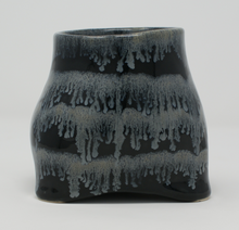 Załaduj obraz do przeglądarki galerii, Black and glacier blue mug