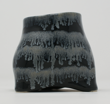 Załaduj obraz do przeglądarki galerii, Black and glacier blue mug