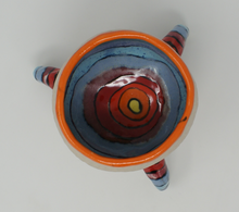 Załaduj obraz do przeglądarki galerii, Quirky tripod bowl