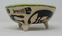 Load image into Gallery viewer, Ugly Catz tripod Bowl