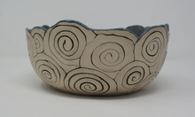 Załaduj obraz do przeglądarki galerii, Beautiful coiled bowl
