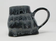Załaduj obraz do przeglądarki galerii, Black and glacier blue mug