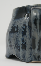 Załaduj obraz do przeglądarki galerii, Black and glacier blue mug