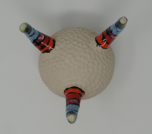 Załaduj obraz do przeglądarki galerii, Quirky tripod bowl