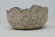 Załaduj obraz do przeglądarki galerii, Beautiful coiled bowl