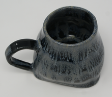Załaduj obraz do przeglądarki galerii, Black and glacier blue mug