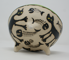 Load image into Gallery viewer, Ugly Catz tripod Bowl
