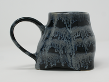 Załaduj obraz do przeglądarki galerii, Black and glacier blue mug