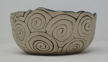 Załaduj obraz do przeglądarki galerii, Beautiful coiled bowl