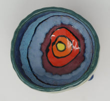 Załaduj obraz do przeglądarki galerii, Delightful colourful pinched four legged bowl