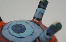 Załaduj obraz do przeglądarki galerii, Delightful colourful pinched four legged bowl