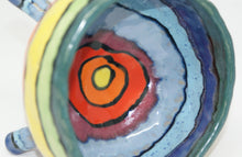 Załaduj obraz do przeglądarki galerii, Delightful colourful pinched four legged bowl
