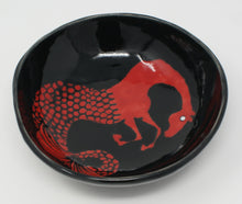 Załaduj obraz do przeglądarki galerii, Lady in red (seahorse bowl)