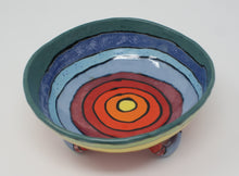 Załaduj obraz do przeglądarki galerii, Lovable funky legs tripod bowl