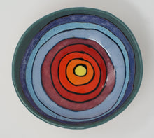 Załaduj obraz do przeglądarki galerii, Lovable funky legs tripod bowl