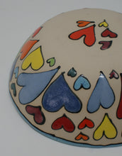 Załaduj obraz do przeglądarki galerii, Colourful hearts medium bowl