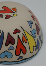 Załaduj obraz do przeglądarki galerii, Colourful hearts medium bowl