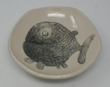 Załaduj obraz do przeglądarki galerii, The Beautiful Bowl With Fishes And Legs
