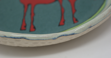 Załaduj obraz do przeglądarki galerii, The amazing red horse plate
