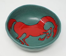 Załaduj obraz do przeglądarki galerii, The Amazing Red Horse Bowl
