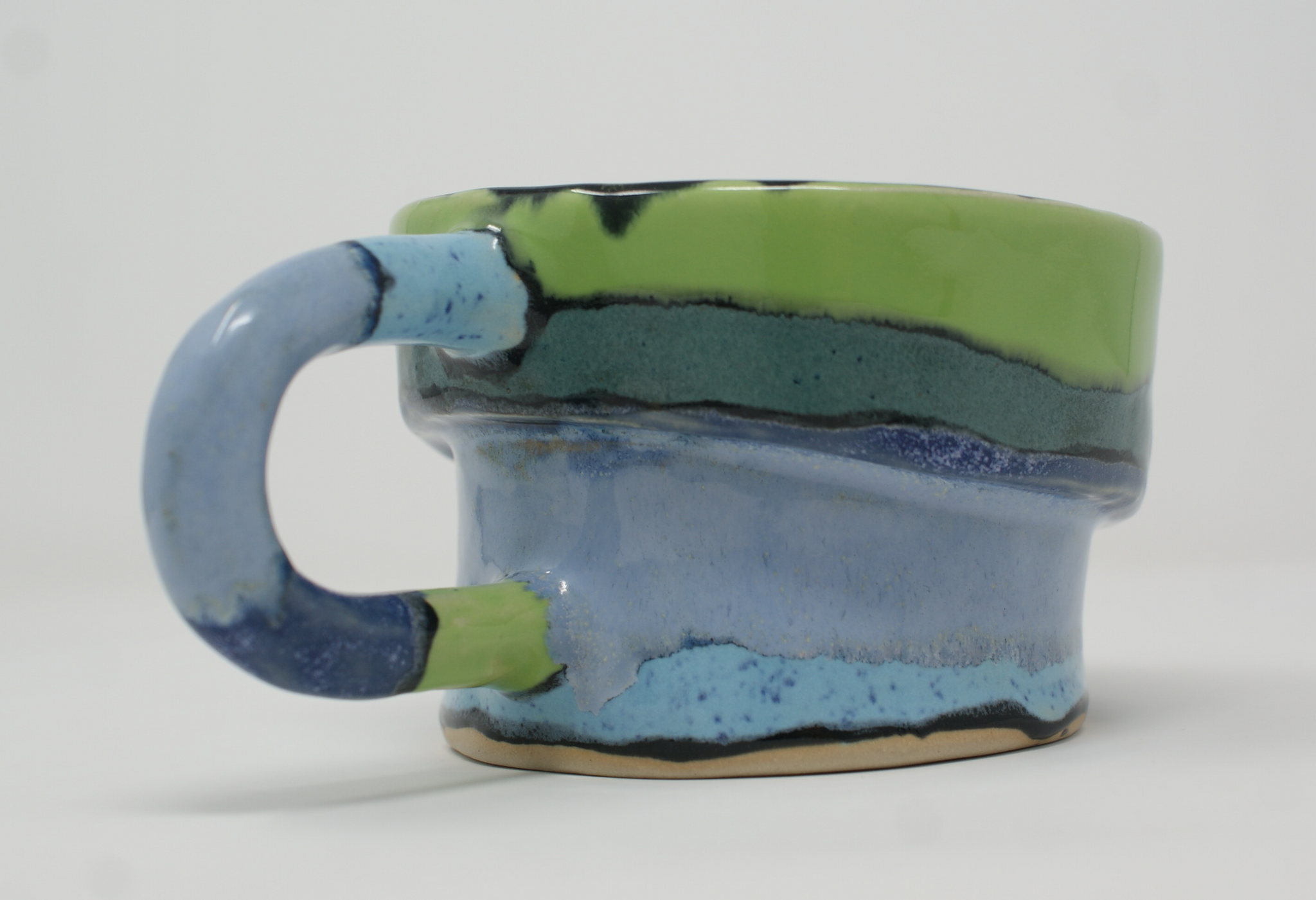 392M047 Cute Funky Mug – Ugly Fish Ceramics