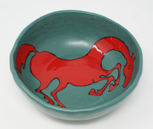 Załaduj obraz do przeglądarki galerii, The Amazing Red Horse Bowl
