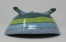Załaduj obraz do przeglądarki galerii, The Gorgeous and Mighty Whale Bowl
