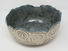 Załaduj obraz do przeglądarki galerii, Beautiful coiled bowl
