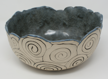 Załaduj obraz do przeglądarki galerii, Beautiful coiled bowl
