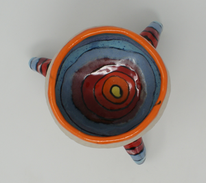 Quirky tripod bowl