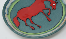 Załaduj obraz do przeglądarki galerii, Pretty little red horse plate/bowl

