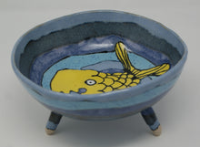 Load image into Gallery viewer, Round three legged bowl with yellow fish
