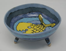 Load image into Gallery viewer, Round three legged bowl with yellow fish
