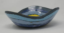 Załaduj obraz do przeglądarki galerii, Awesome blue bowl with yellow fish
