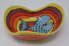 Załaduj obraz do przeglądarki galerii, Awesome summery bowl with a blue fish
