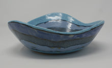 Załaduj obraz do przeglądarki galerii, Medium gorgeous blues bowl
