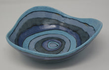 Załaduj obraz do przeglądarki galerii, Medium gorgeous blues bowl
