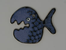 Załaduj obraz do przeglądarki galerii, Blue Ugly Fish trinket
